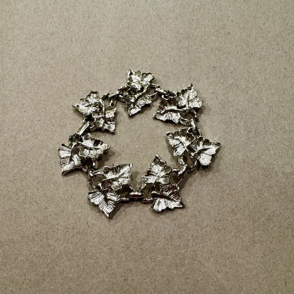 N/A silver toned
